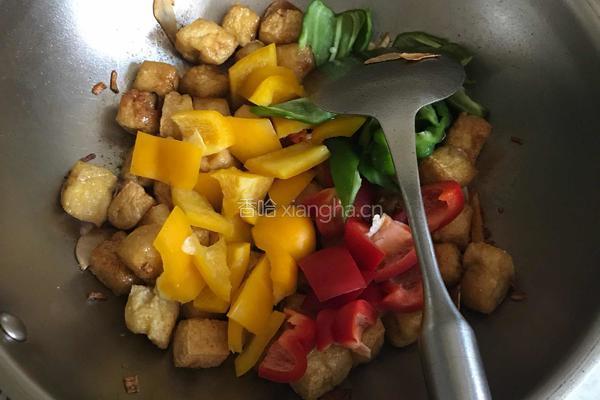 彩椒留豆腐泡的做法图解8