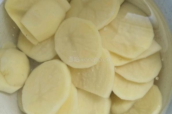 家庭版干锅土豆片的做法图解3