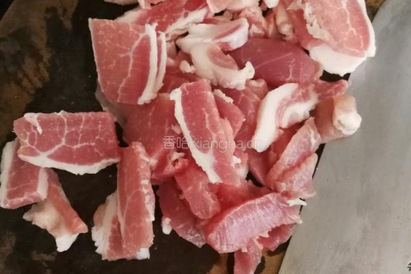 咸菜炒猪肉的做法图解1