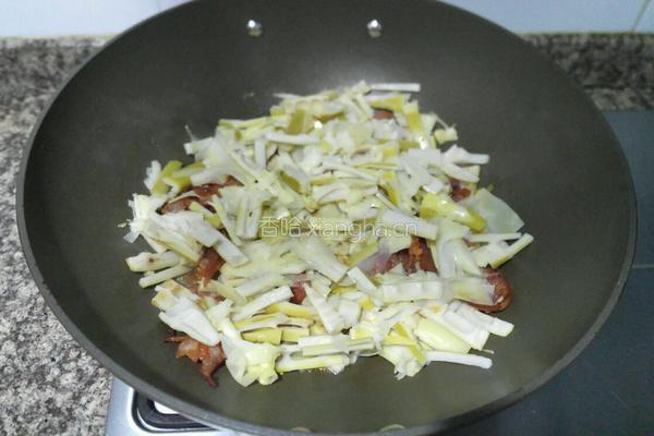 酸笋炒腊肉的做法图解7