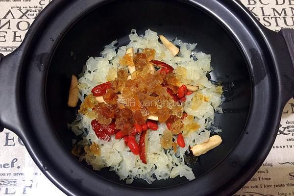 桃胶红枣银耳羹的做法图解5