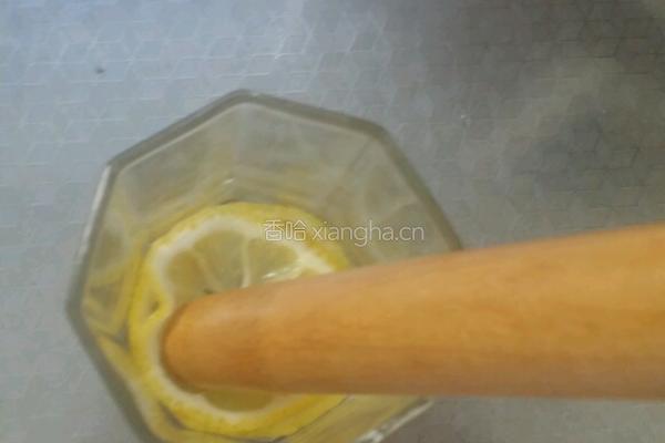 冰柠檬水的做法图解2