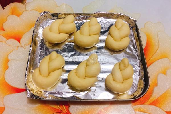 小辫子牛奶面包的做法图解7