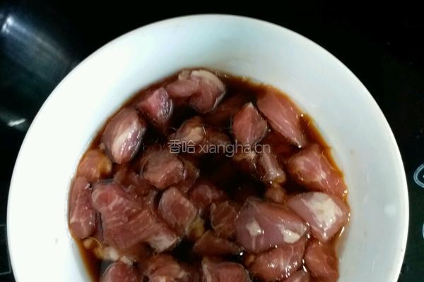 鲨鱼肉丁酸菜炒饭的做法图解5