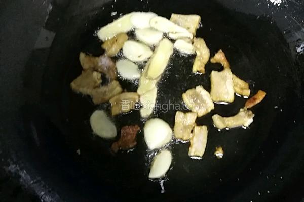 溪鱼炖豆腐的做法图解2