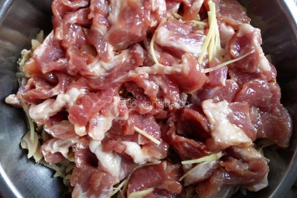 甜梅菜蒸瘦肉的做法图解4