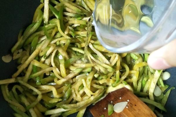 双椒炒青茄的做法图解6