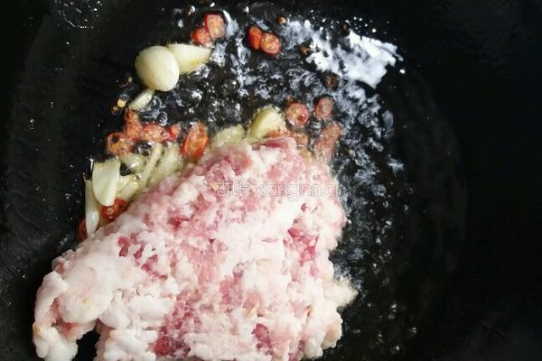 肉末藕片的做法图解2