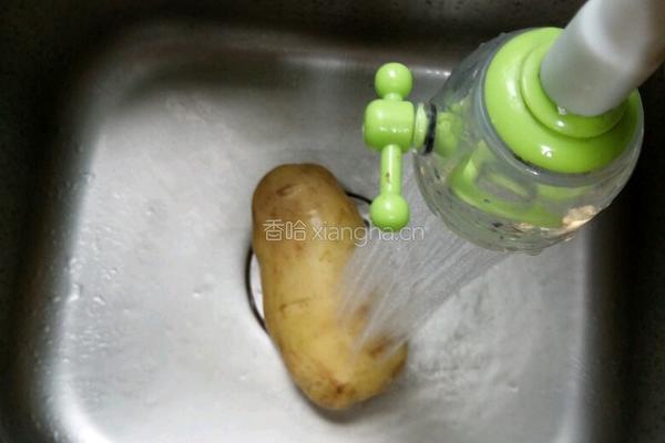 煎土豆（椒盐风味）的做法图解1