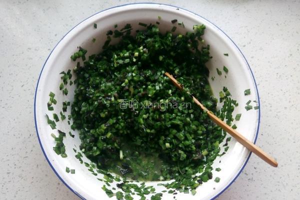 韭菜木耳薄饼的做法图解2