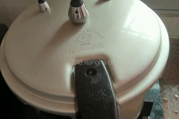 香淳榴莲鸡汤的做法图解1