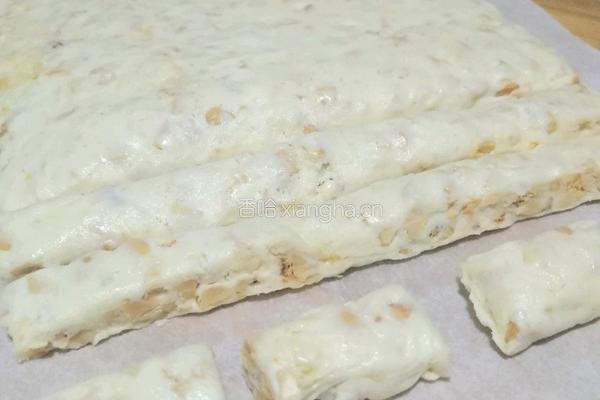 手工牛扎糖的做法图解1