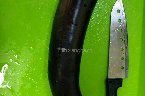 蚝油茄丁的做法图解1