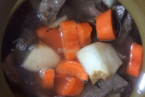 雪梨胡萝卜猪肺汤的做法图解5