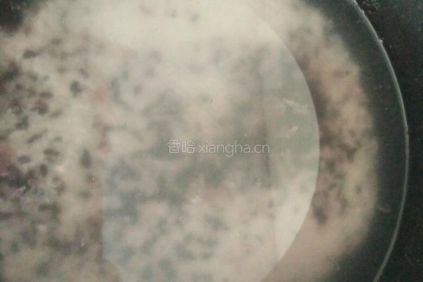 黑米饭的做法图解1