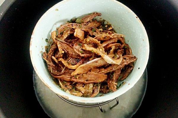 辣酱蒸茄干的做法图解5