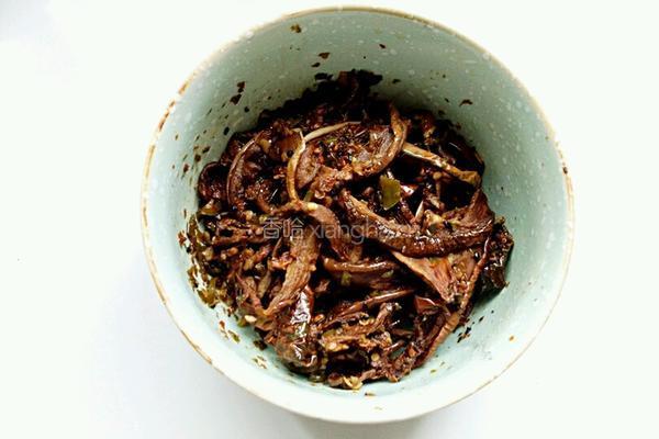 辣酱蒸茄干的做法图解6