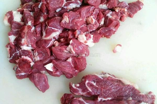 牛肉炖土豆的做法图解1