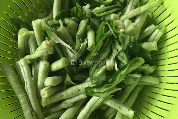 清炒豇豆的做法图解1