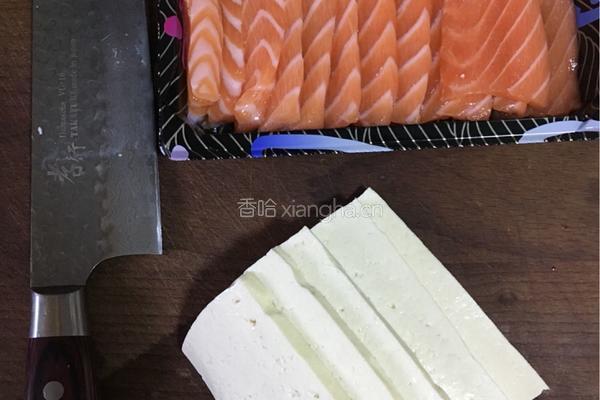 三文鱼豆腐拼盘的做法图解1