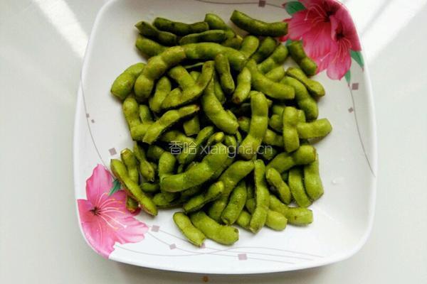 凉拌香辣毛豆的做法图解1
