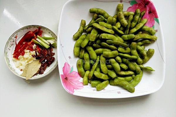 凉拌香辣毛豆的做法图解3