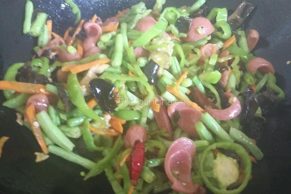 姜豆角炒火腿肠的做法图解6