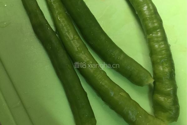蚝油杭椒拌虾皮的做法图解2