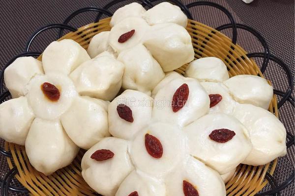 奶香花馒头的做法图解1