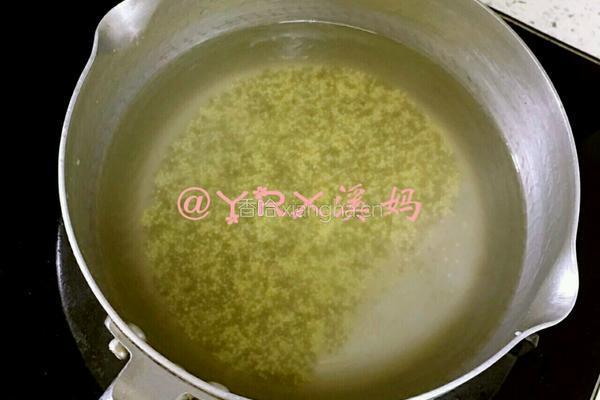 香蕉南瓜小米粥的做法图解2