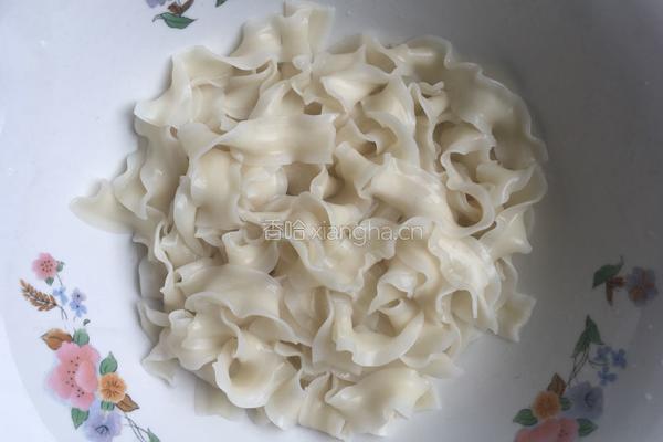 刀豆炒肉盖浇面的做法图解4