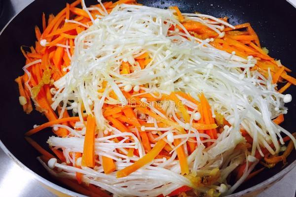 炝炒金针菇胡萝卜丝的做法图解4