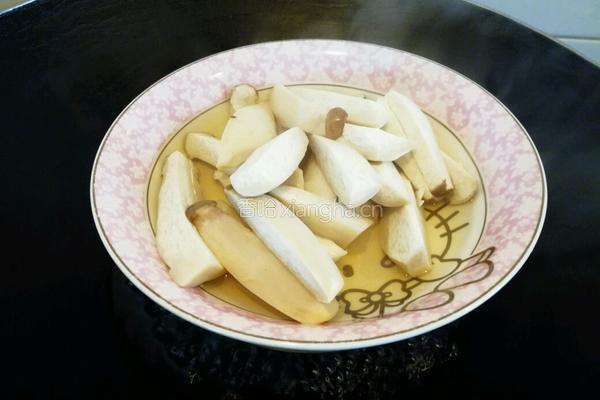 手撕杏鲍菇的做法图解3