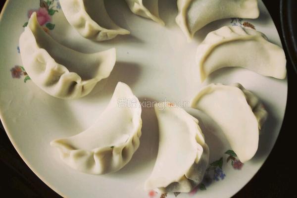 韭菜猪肉饺子的做法图解4