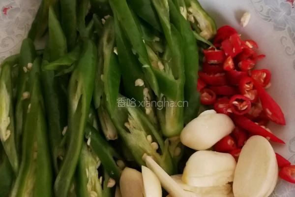 青椒炒肉的做法图解1