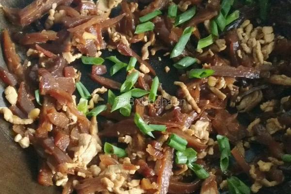 肉丝炒玫瑰大头菜的做法图解5