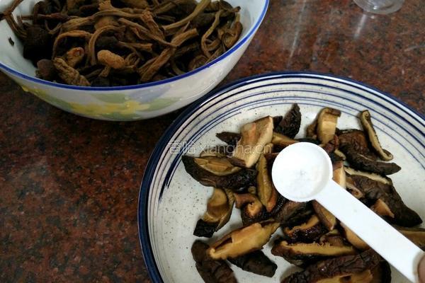 肉丝炒杂菇的做法图解2