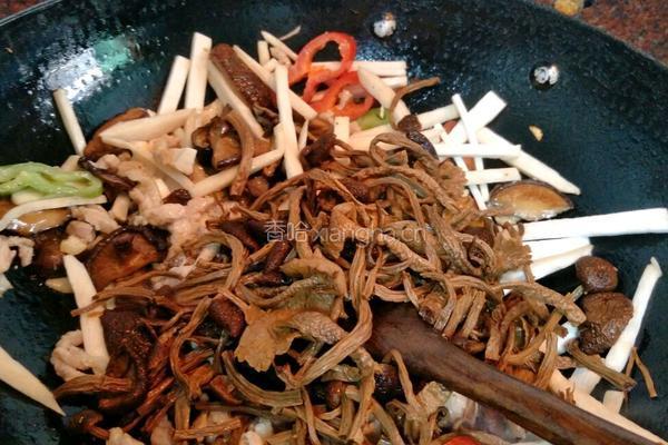 肉丝炒杂菇的做法图解8