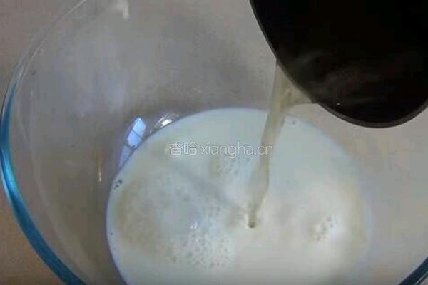 自制低脂淡奶油的做法图解3