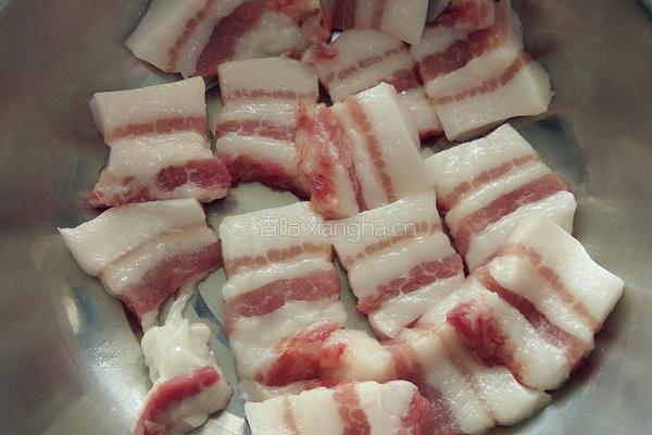 电压锅炖五花肉的做法图解1