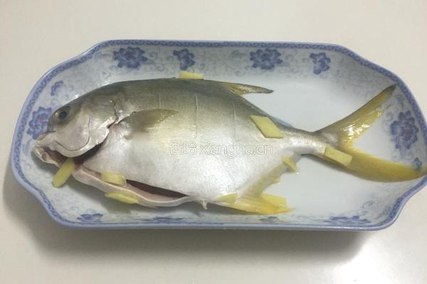 清蒸金鲳鱼的做法图解1
