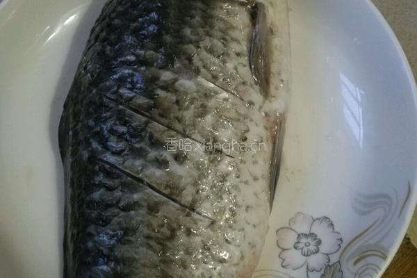 豆瓣鲫鱼的做法图解1