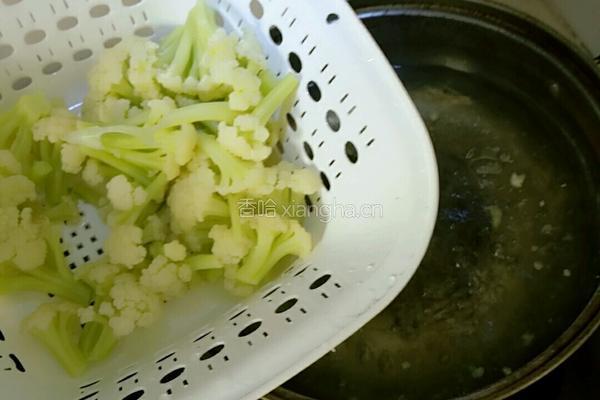 炝拌菜花的做法图解3