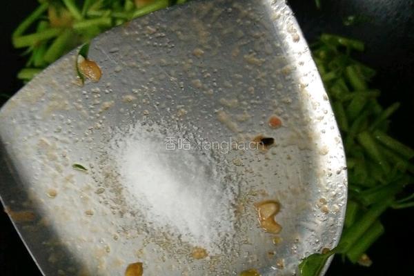 炒酸辣空心菜梗的做法图解4