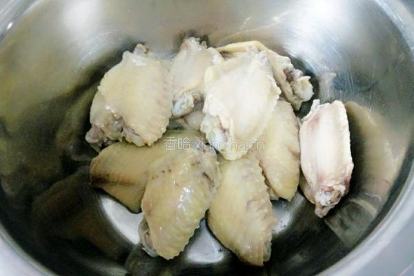 香酥鸡翅中的做法图解1
