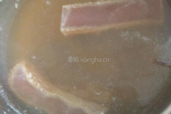 腊肉炒紫扁豆的做法图解3