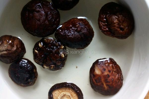 香菇炒鸡蛋的做法图解2
