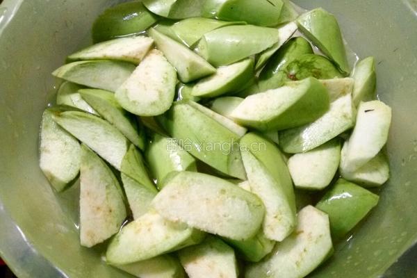 罗非鱼烧青茄的做法图解1