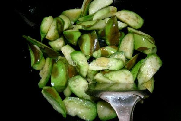罗非鱼烧青茄的做法图解5