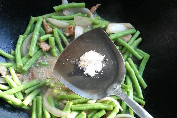 瘦肉炒豆角的做法图解7